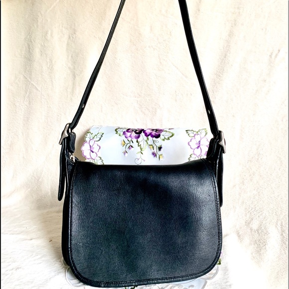 Coach Handbags - COACH Vintage Patricia Handbag Black